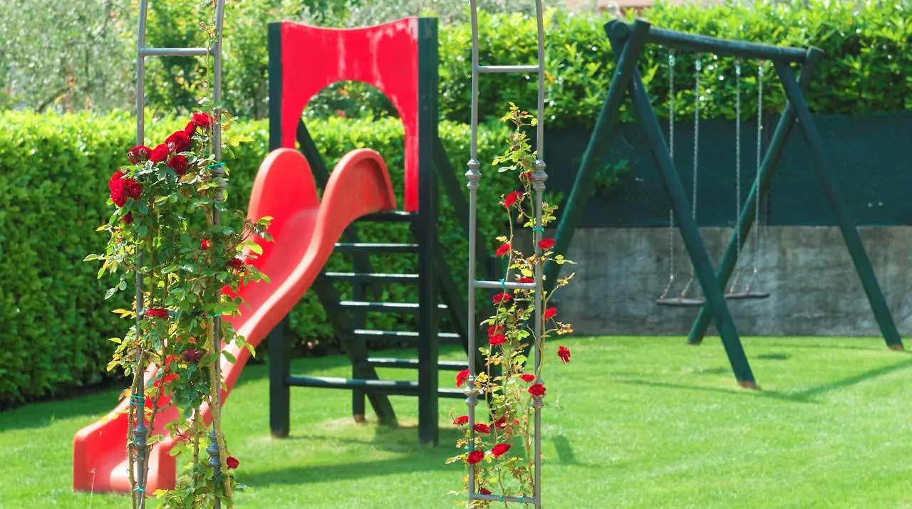 Residence Corte Delle Rose ガルダ