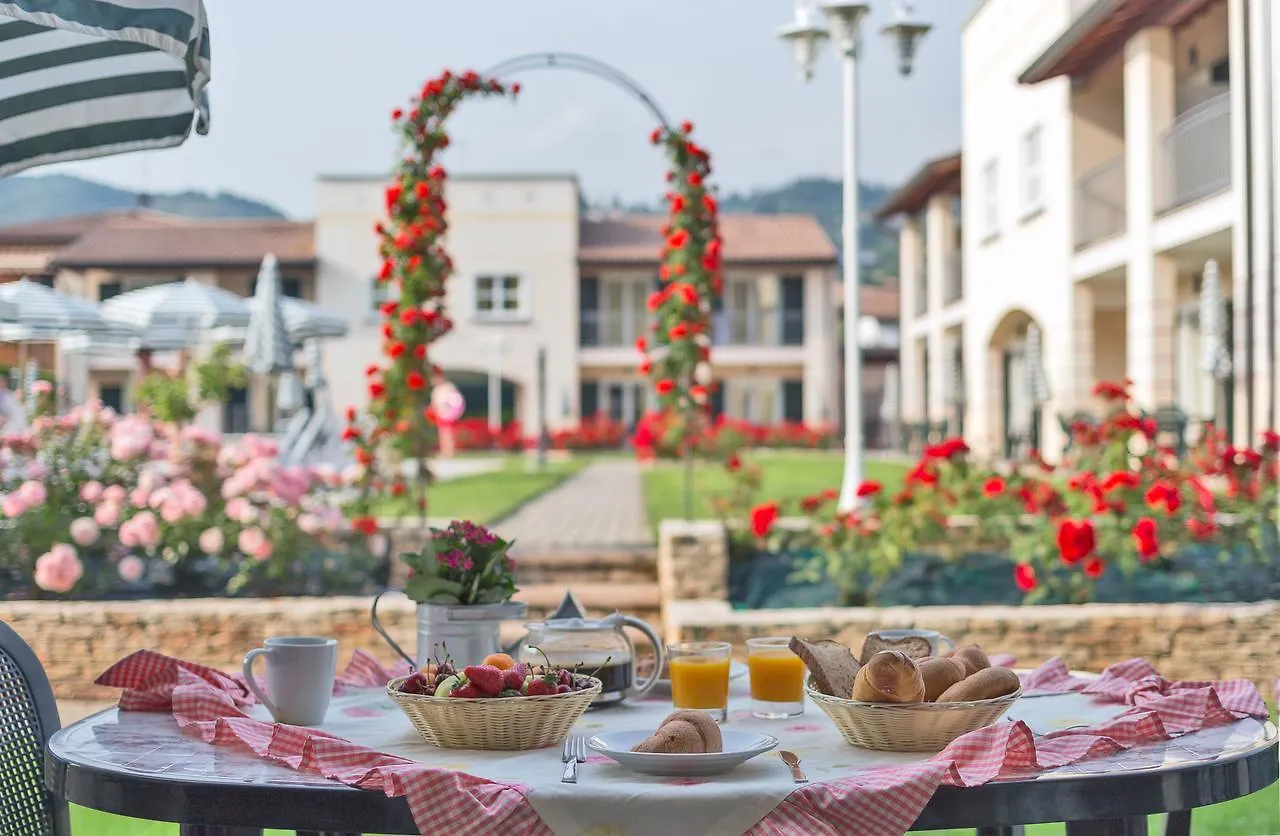 Residence Corte Delle Rose ガルダ