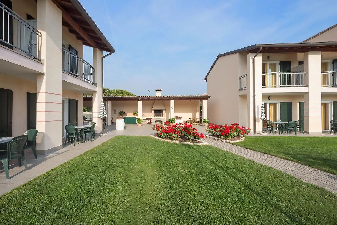Residence Corte Delle Rose Garda  Apart Otel Garda (Verona)
