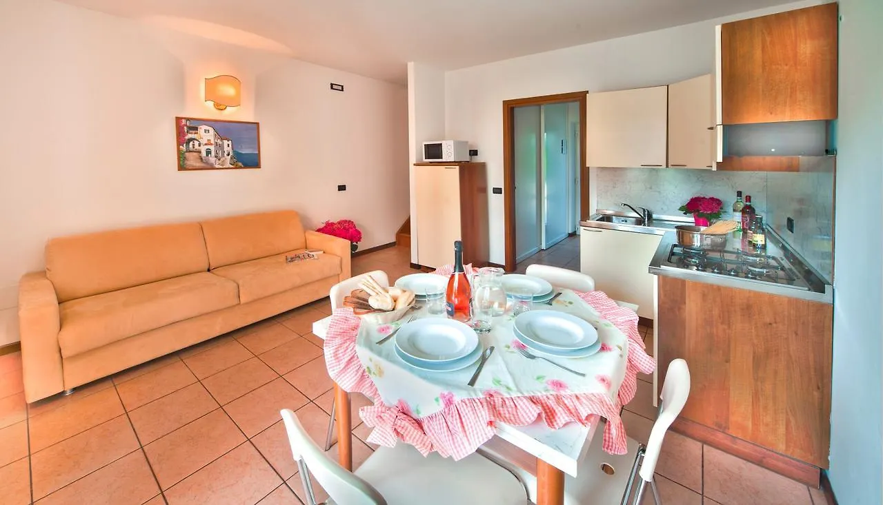 Residence Corte Delle Rose Garda  Garda (Verona)